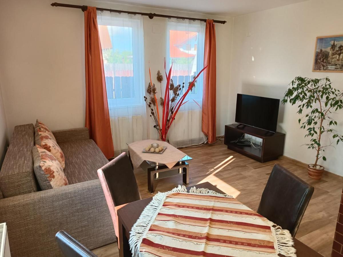 Apartment Lend In The Garden Miercurea Ciuc