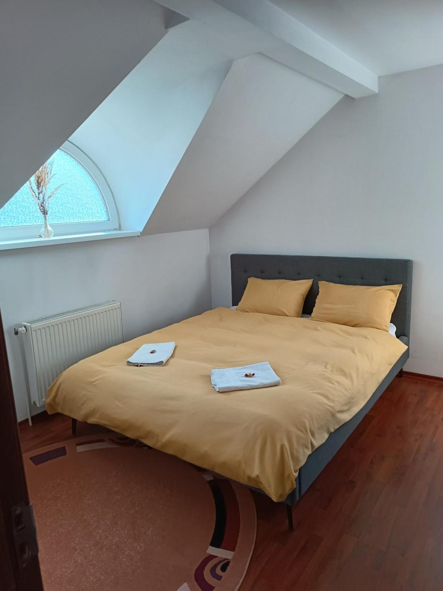 Lend In The Garden Apartment Miercurea Ciuc