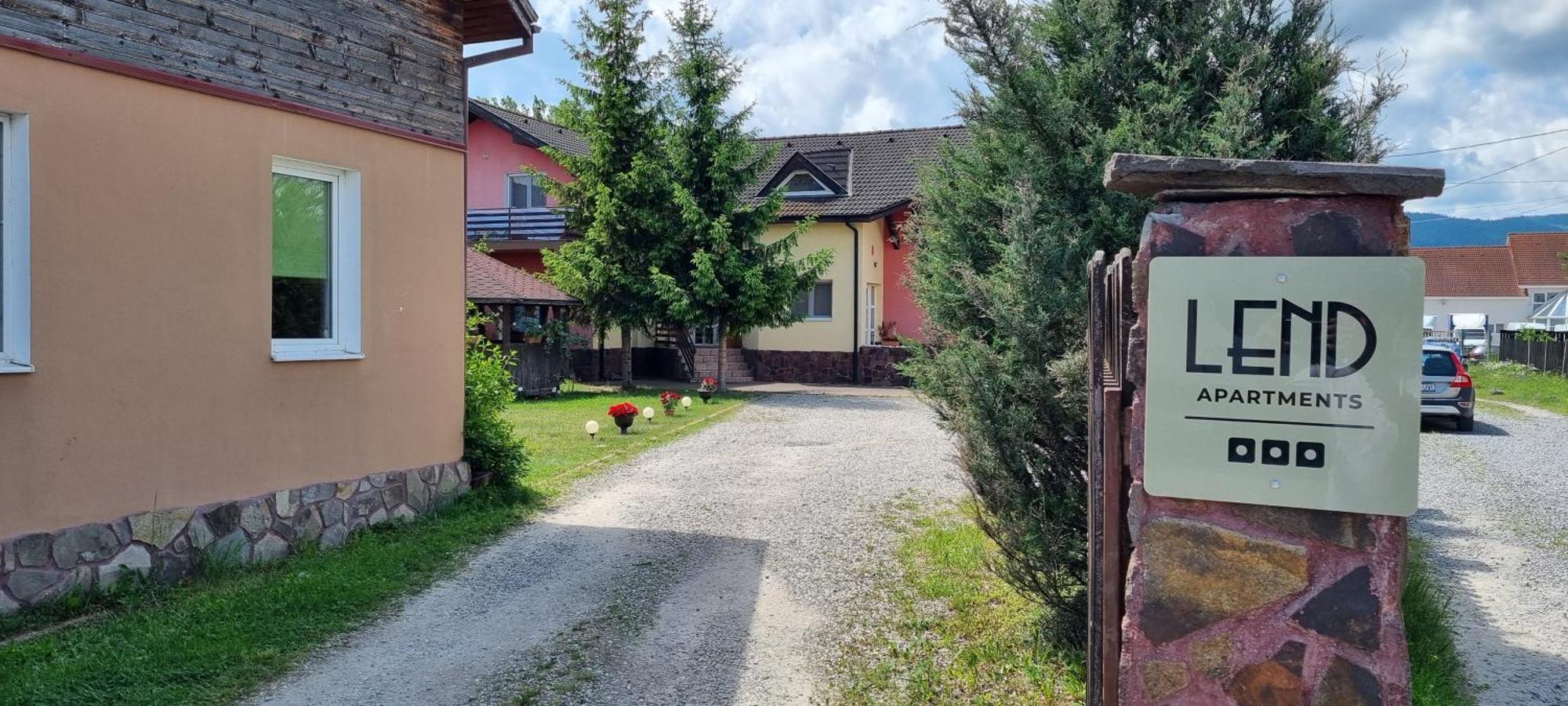 Lend In The Garden Apartment Miercurea Ciuc