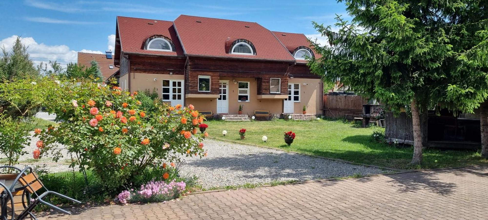 Apartment Lend In The Garden Miercurea Ciuc